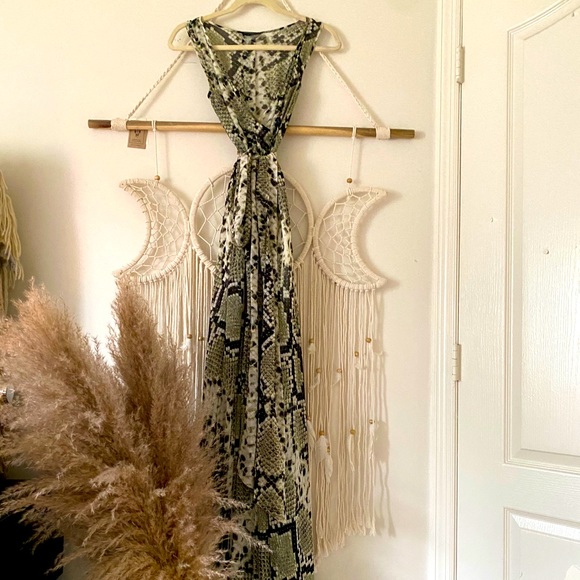 Beautiful multicolored snake print dress. - Picture 1 of 4